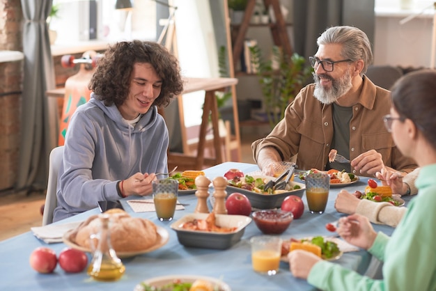 healthy family habits at dinner