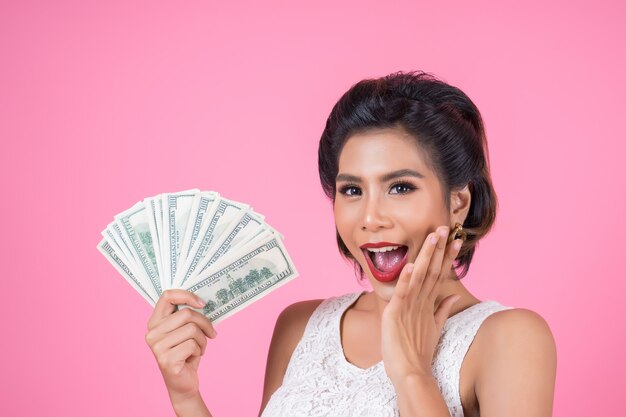 Free photo happy fashion beautiful woman hand holding dollar money