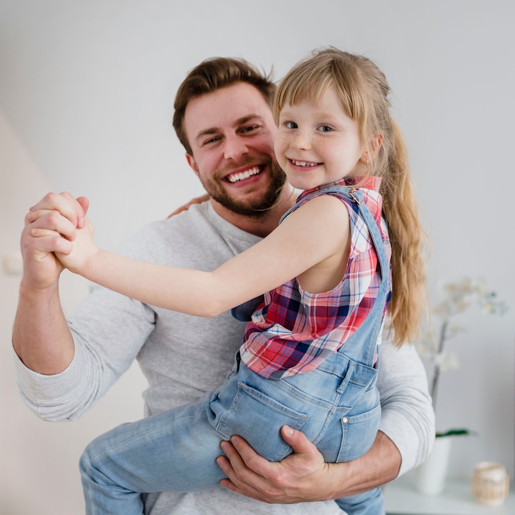 Free Photo happy father with daughter