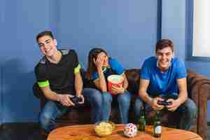 Free photo happy football fans in living room