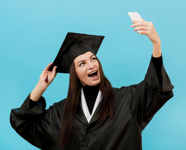 Free photo happy girl taking selfie