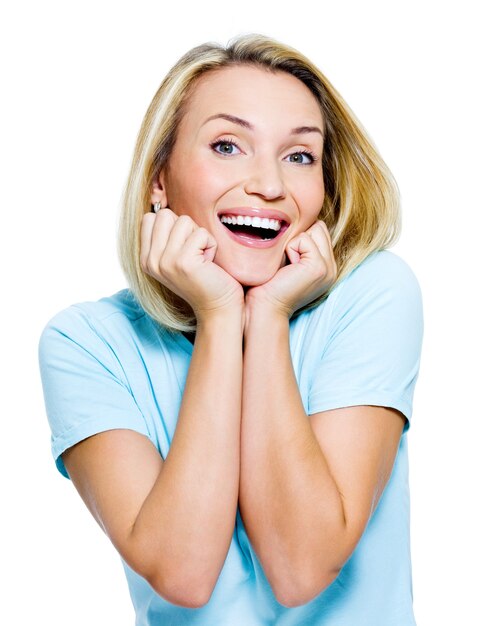 Бесплатное фото Счастливый смех портрет женщины, изолированные на белом фоне