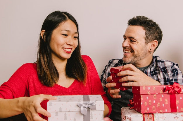 Free photo happy man gifting something to woman