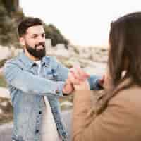 Free photo happy man holding girlfriend hands