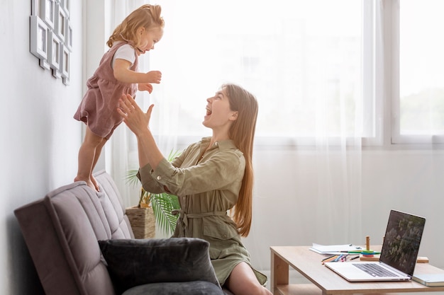 Free photo happy mother playing with daughter