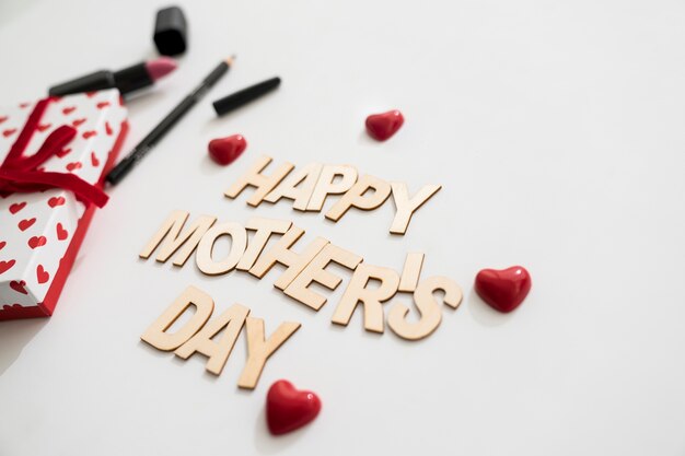 Happy mother's day lettering with hearts and eyeliner