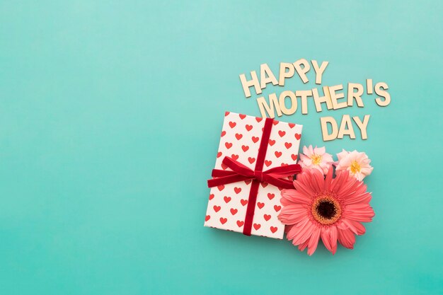 Надпись «счастливый день матери»