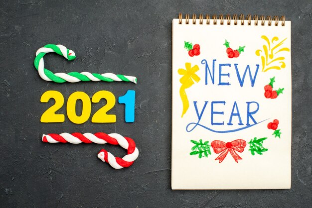 ノートブック上の新年あけましておめでとうございます2021メッセージ