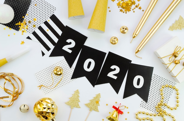 숫자 2020 및 액세서리로 새해 복 많이 받으세요