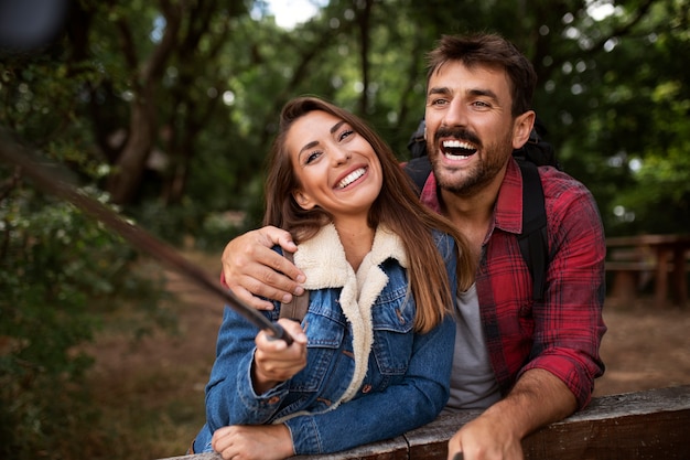 Free photo happy and romantic couple traveling together in nature