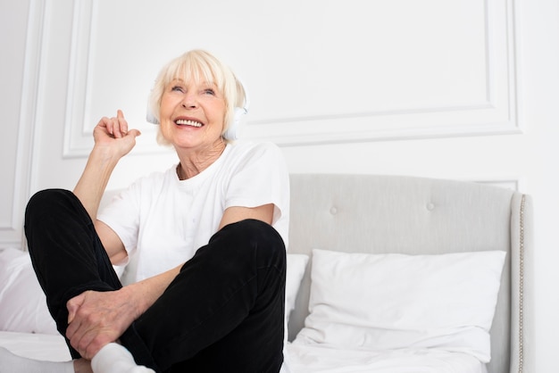 Free photo happy senior with headphones