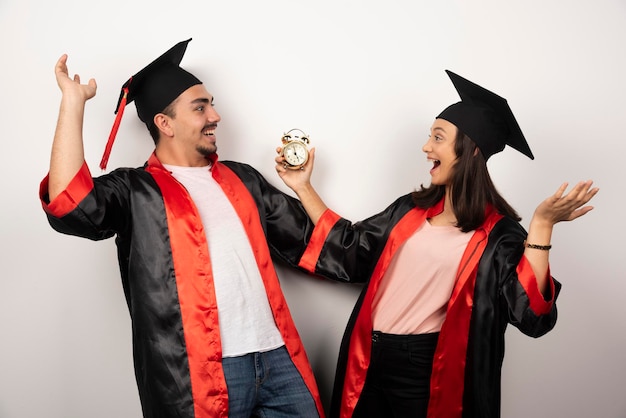 화이트에 졸업을 축 하하는 시계와 함께 행복 한 학생.