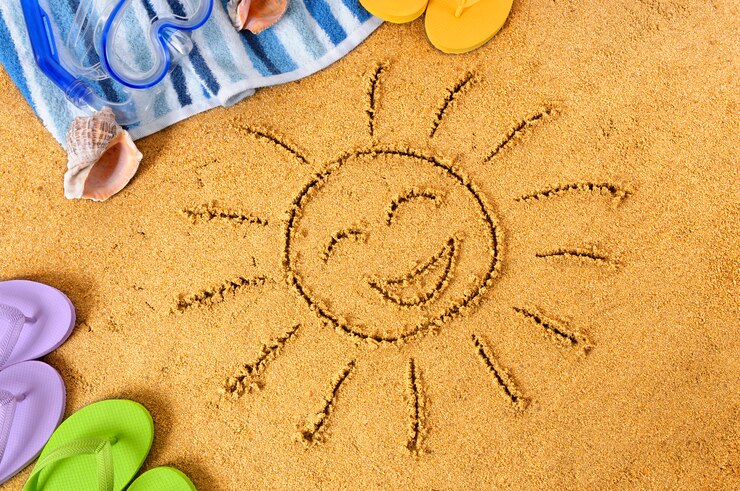 Free Photo happy sun drawn in the sand