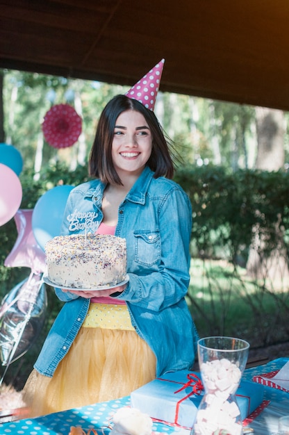 Free photo happy woman at birthday party