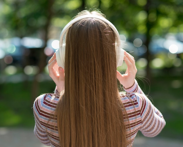 Free photo happy woman listening to music