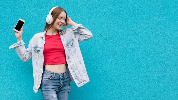 Free photo happy woman listening to music