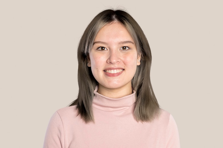무료 Photo 핑크 터틀넥에 행복 한 여자