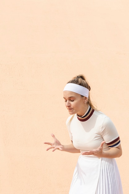 Foto gratuita tennis felice della donna dei risultati della partita