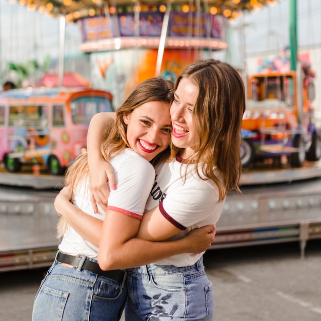 Free photo happy young friends in the amusement park