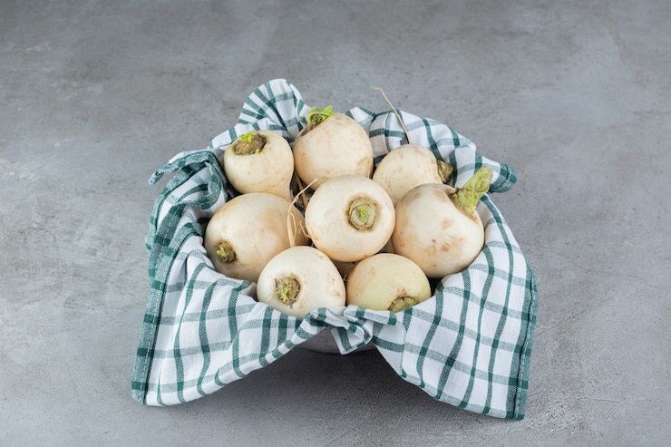 無料Photo 新鮮な白いカブ野菜の収穫。高品質の写真