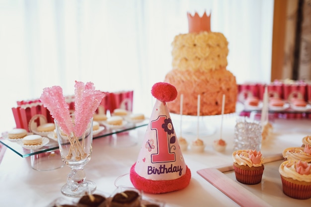 Free photo hat for b-day girl with number 1 on it stands on table with swee