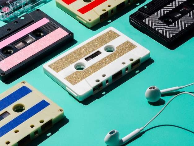 Cuffie con raccolta di cassette