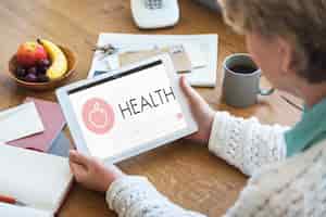 무료 사진 건강 웰빙 디지털 태블릿 개념