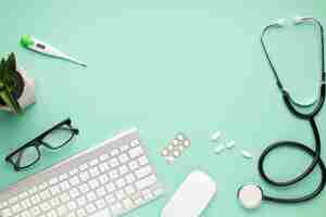 Free photo healthcare accessories with modern devices on green background