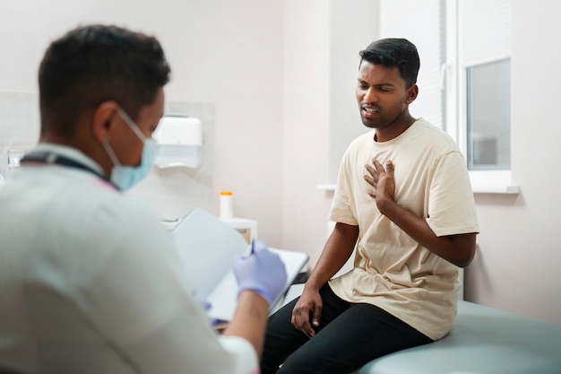 Foto gratuita concetto di assistenza sanitaria in clinica