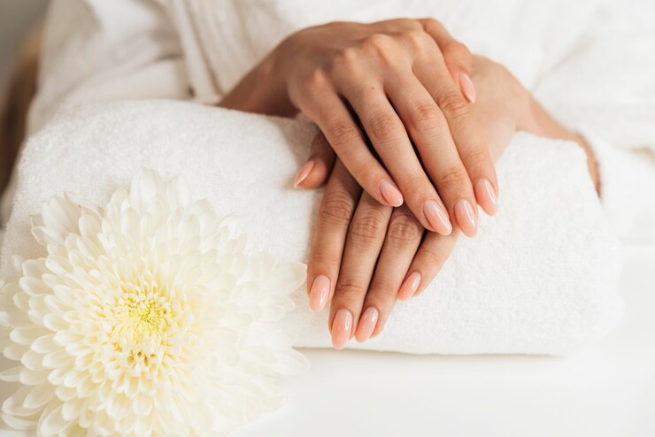 Free Photo healthy beautiful manicure and flowers