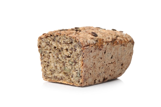 Здоровый хлеб на белой поверхности