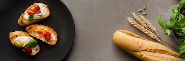 Бесплатное фото Здоровый завтрак французский багетный хлеб