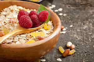 Foto gratuita sana colazione - farina d'avena e frutti di bosco