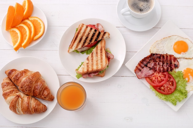 Бесплатное фото Здоровый завтрак на столе