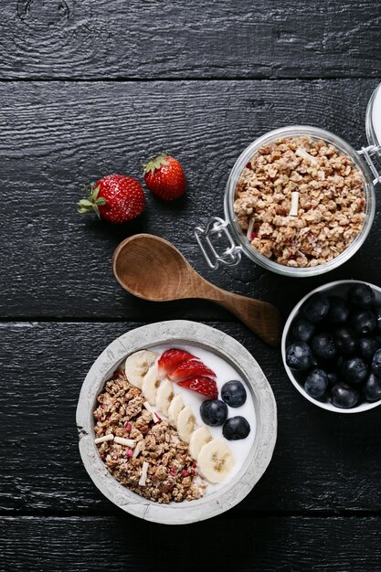 Healthy breakfast with cereals and fruits