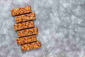 Free photo healthy delicios granola bars with chocolate and muesli bars with nuts and dry fruits