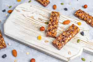 Free photo healthy delicios granola bars with chocolate,muesli bars with nuts and dry fruits