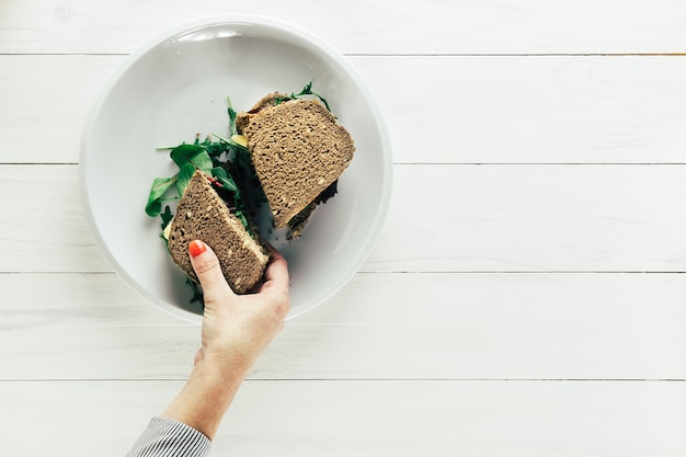 Composizione di cibo sano con pane