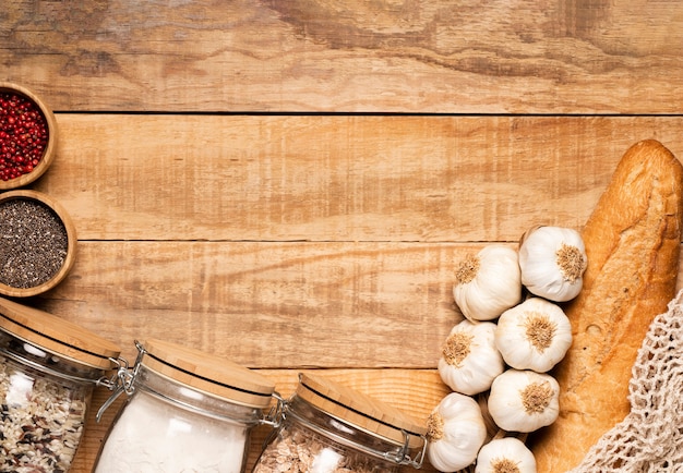 Alimento e semi sani su fondo di legno