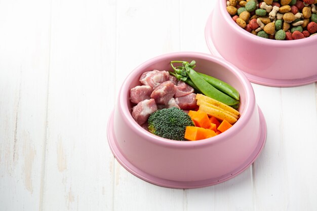 舔食墊可以防止毛孩因進食速度過快而胃扭轉、嘔吐的問題