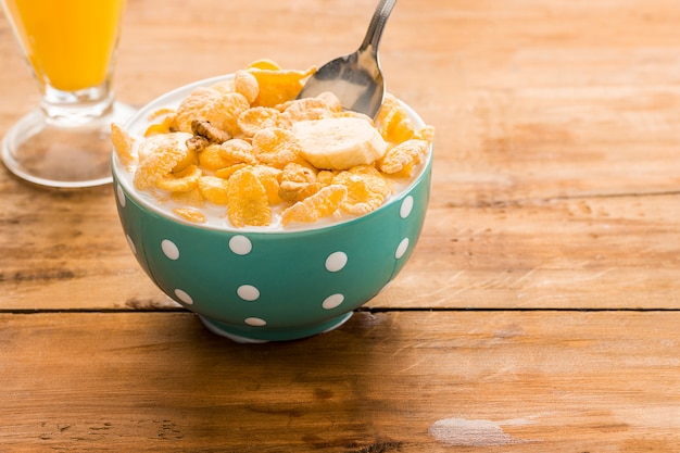 Foto gratuita sana colazione fatta in casa di muesli