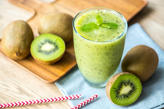 Free photo healthy kiwi smoothie summer recipe