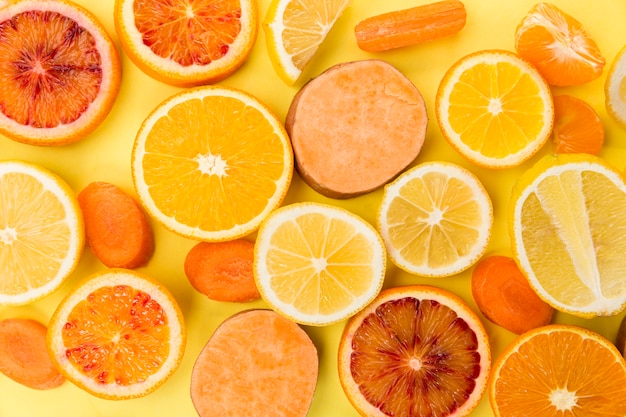 Free photo healthy lifestyle of citrus slices top view