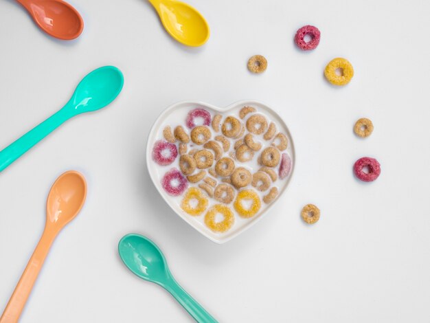 Free photo heart shape bowl with spoons