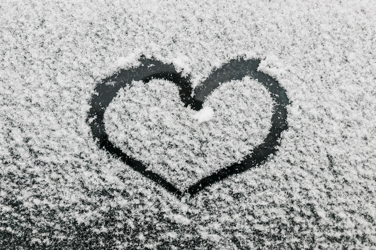 Free Photo heart shape on snowy glass during winter day