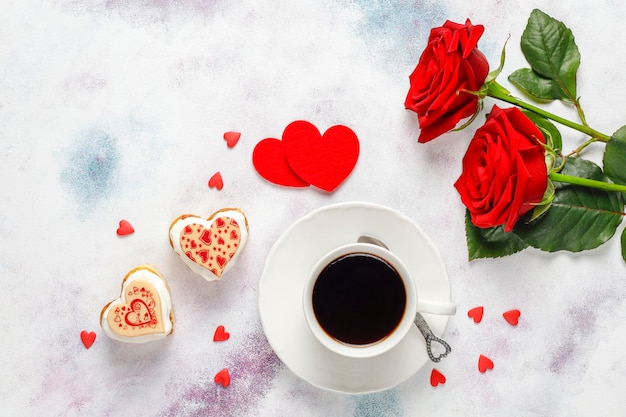 Mini torte a forma di cuore per san valentino.