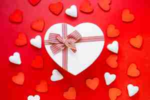 Free photo hearts around gift box