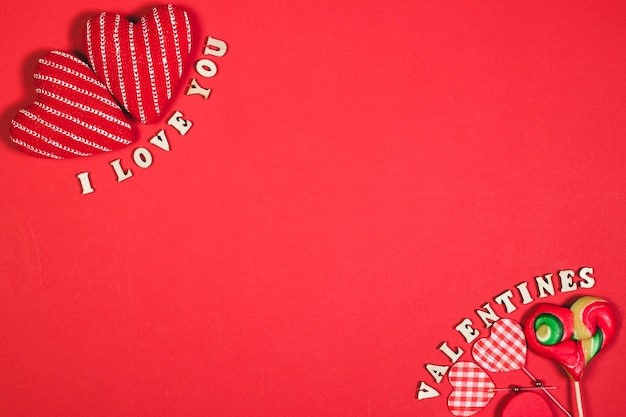 Free photo hearts and writings on red background