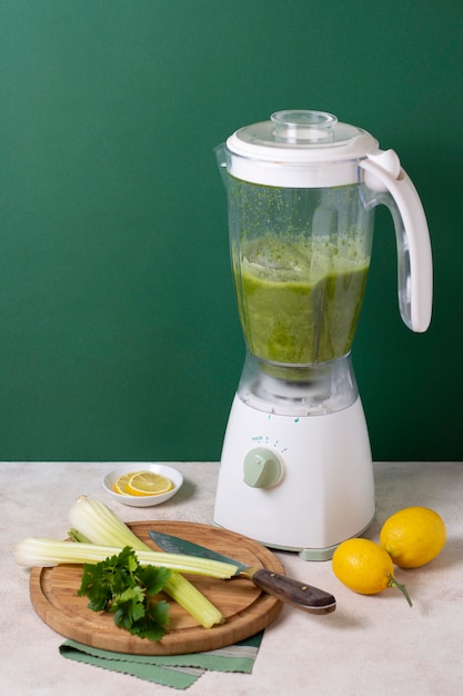 Free photo heatlhy smoothie in blender