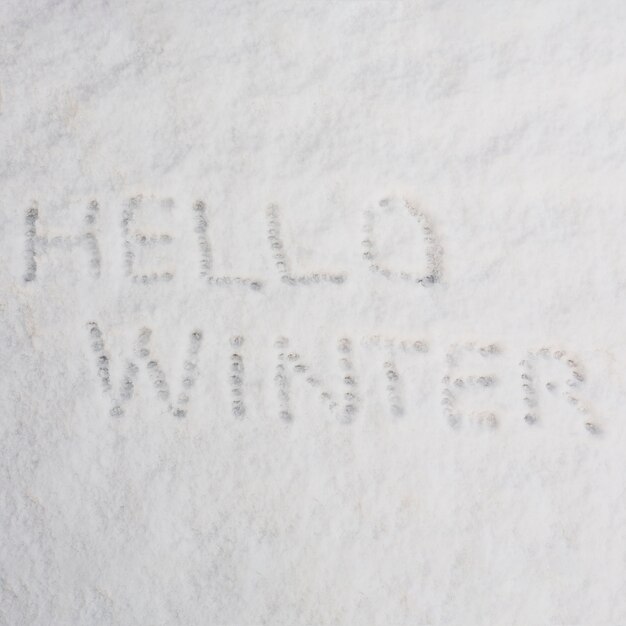 Привет, зимние слова на снегу